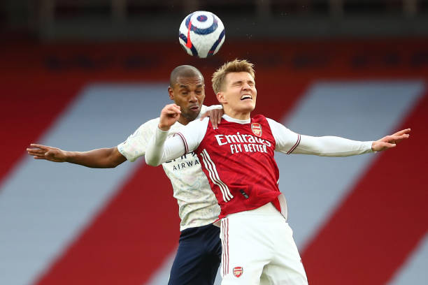 来限制他的 来限制他的